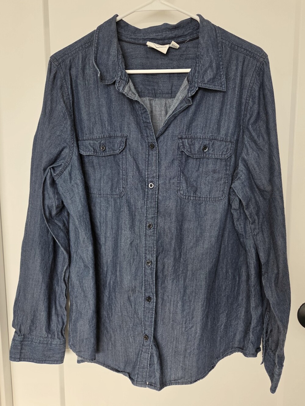 St. John's Bay Women's Denim Blue Button-Down Shirt. Size XL. #SW